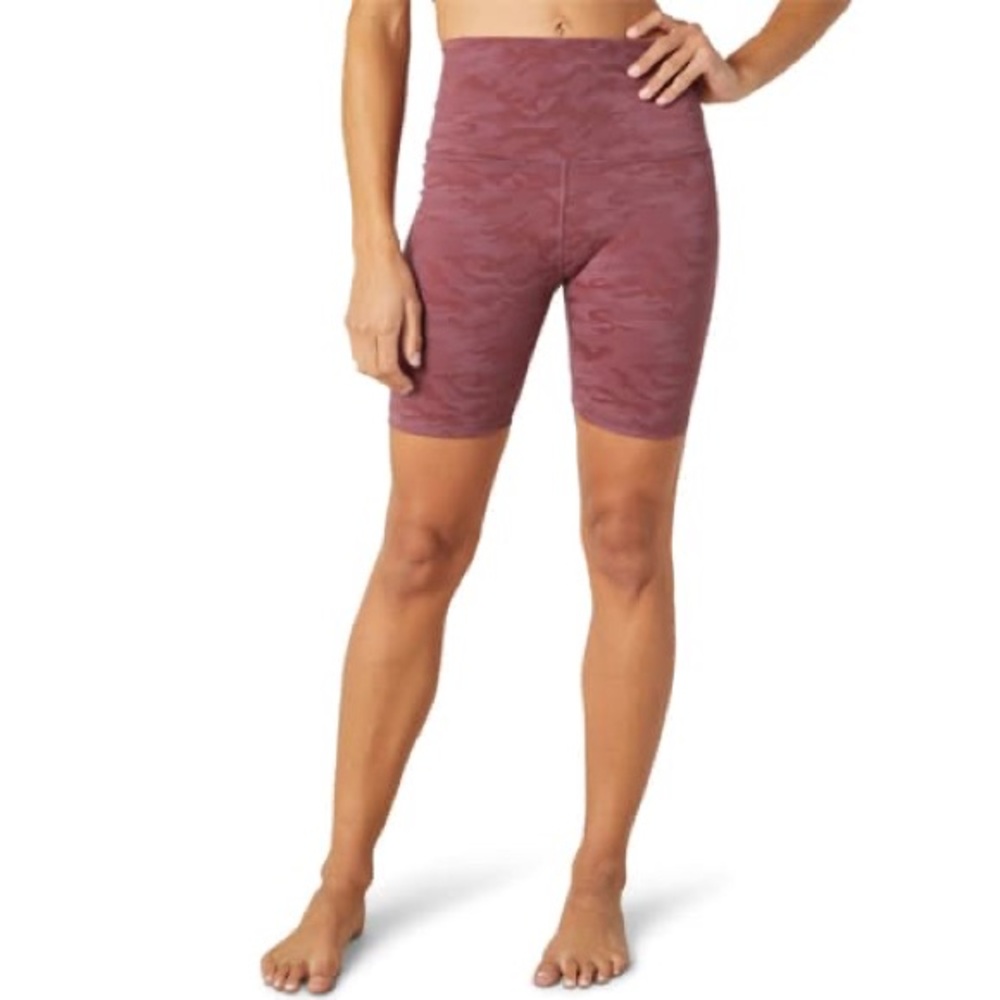 Beyond Yoga Pink Camo 6" Biker Shorts